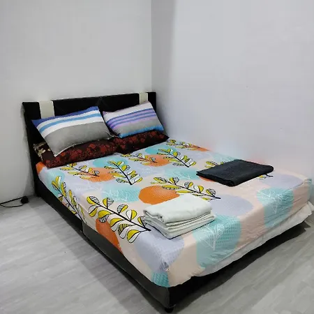 Embun Homestay Kemaman Chukai Exterior photo