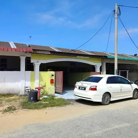 Embun Homestay Kemaman Chukai Exterior photo